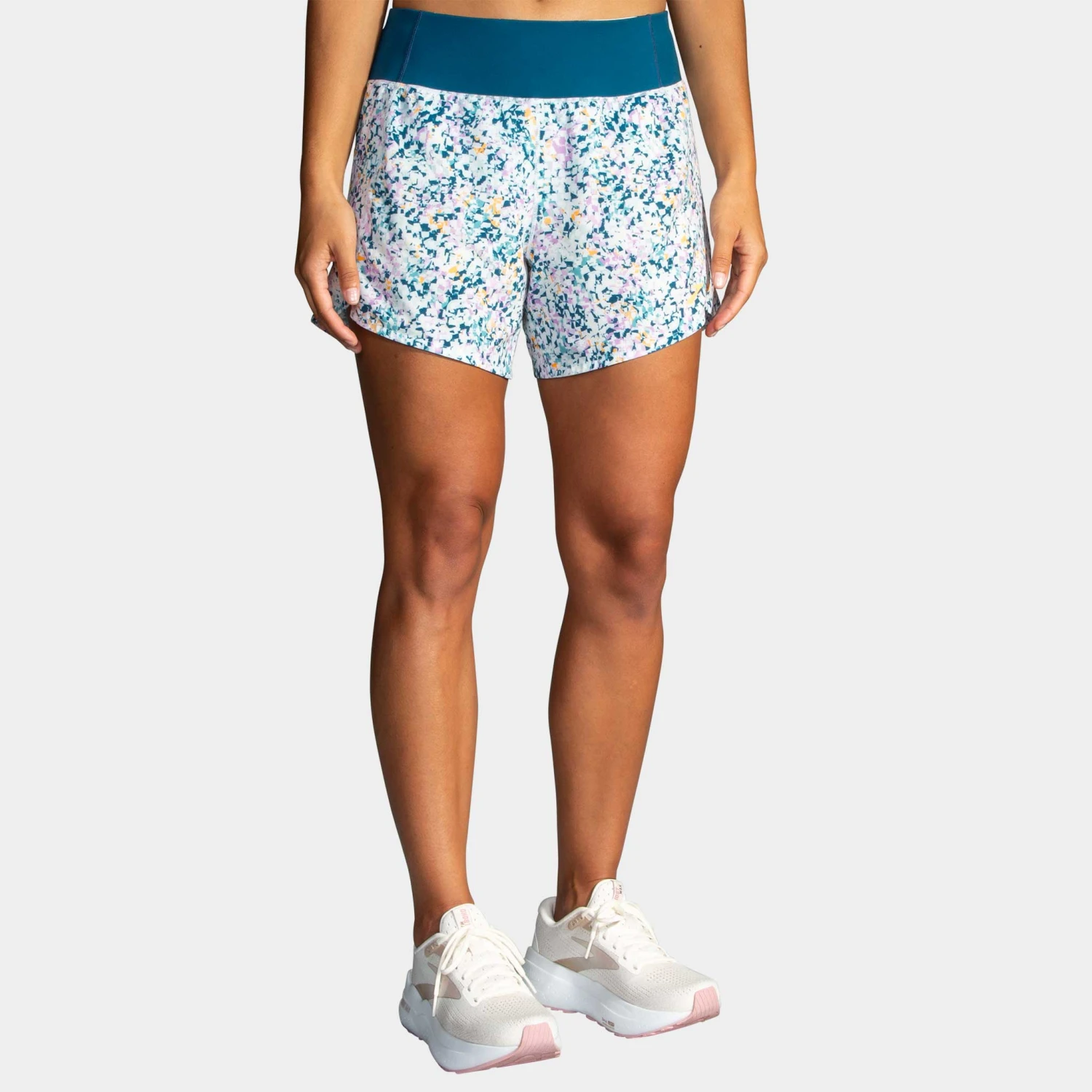 Brooks Chaser 5" Shorts Women's 3 Brooks Chaser 5" Shorts Women's - Image 3